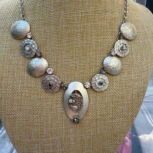 Elegant Silver Necklace with Intricate Design